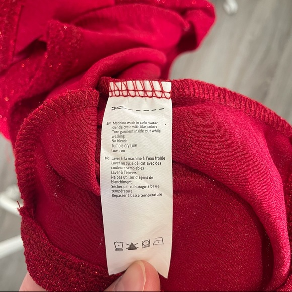 Red asymmetrical shiny bodycon v-neck dress - Picture 5 of 5